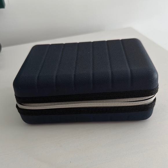 Navy Blue AWAY Collaboration with United Airlines Travel Bag with Accessories - Picture 3 of 6